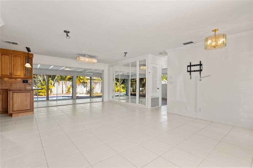 2325 Ne 9th St - Photo 6 of 50