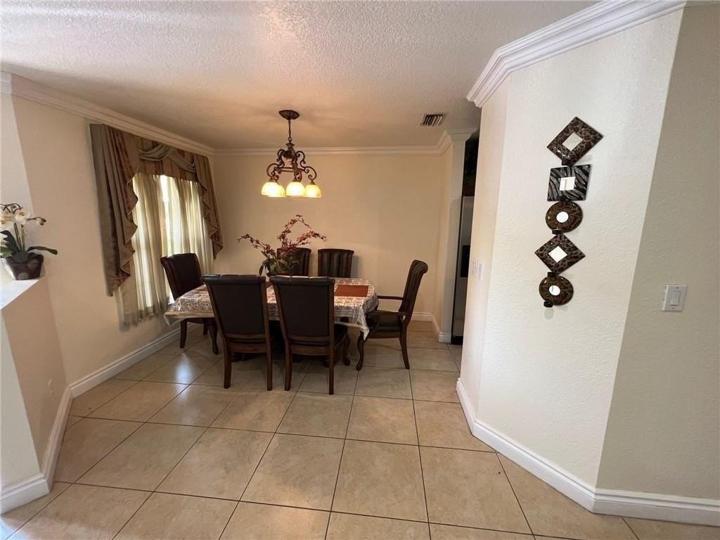 2808 Nw 99th Ter - Photo 4 of 26