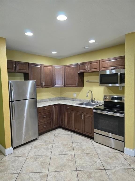 800 Nw 15th Ter - Photo 2 of 11