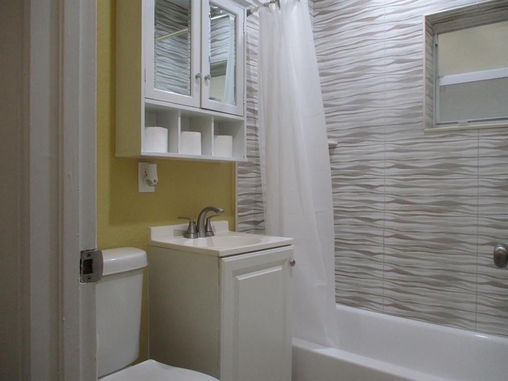 800 Nw 15th Ter - Photo 7 of 11