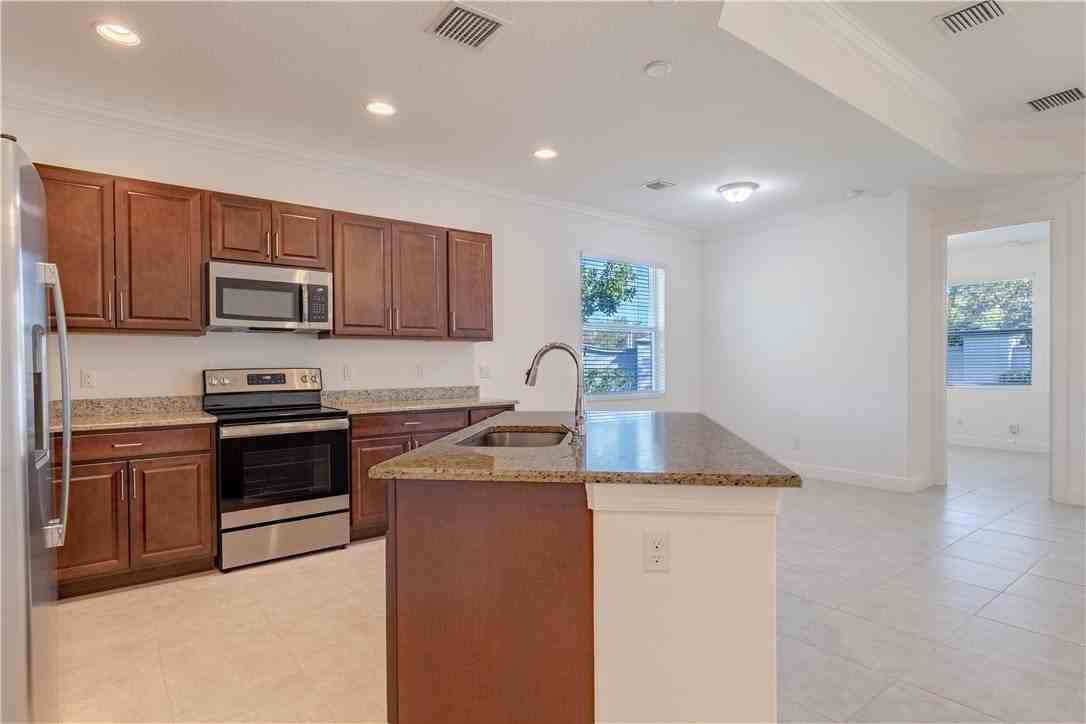 2589 Bella Vista Cir - Photo 6 of 35