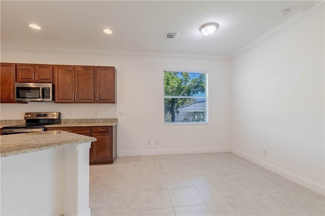 2589 Bella Vista Cir - Photo 7 of 35