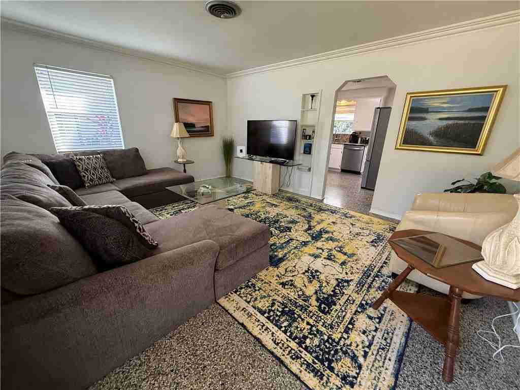 2063 34th Ave - Photo 2 of 18