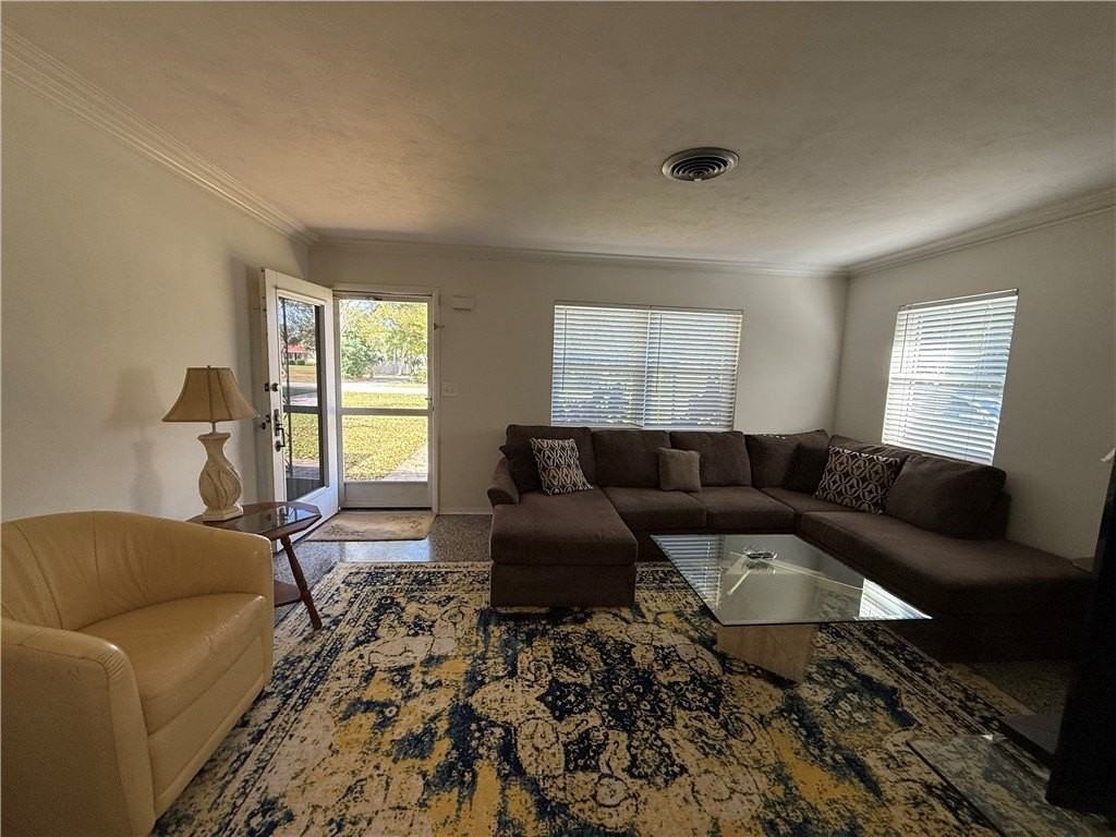 2063 34th Ave - Photo 4 of 18