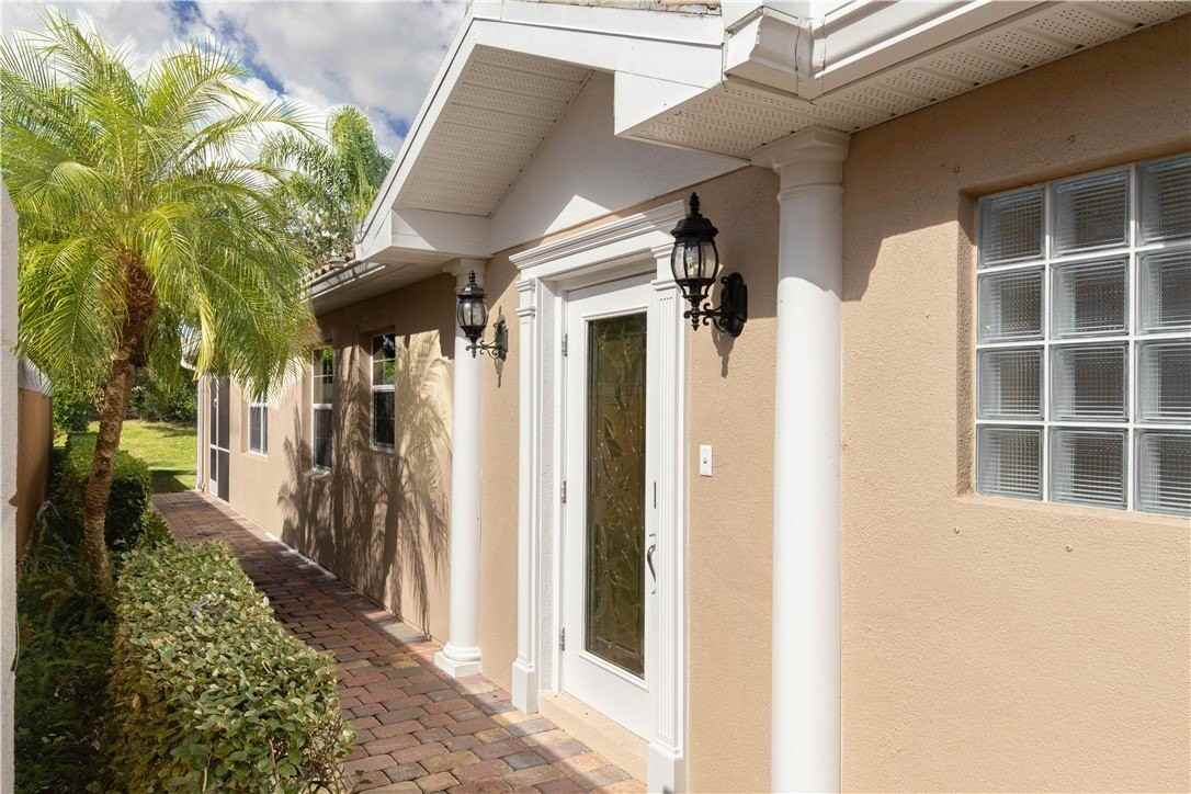 5009 Corsica Sq - Photo 2 of 34