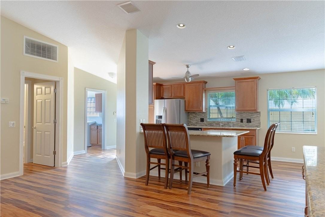 5009 Corsica Sq - Photo 4 of 34