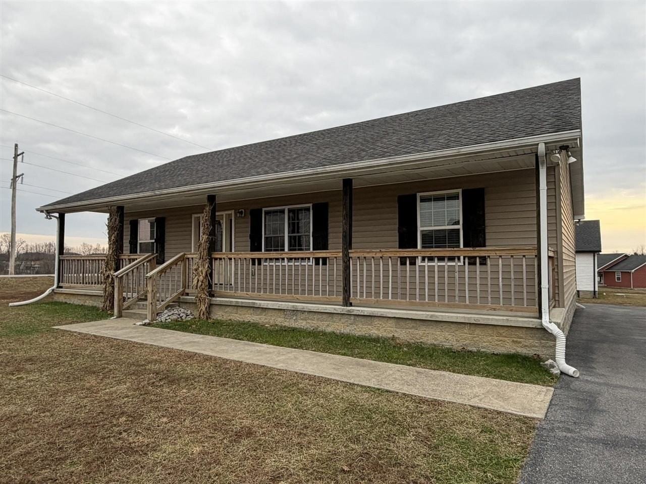 17 Christopher Ave - Photo 2 of 22