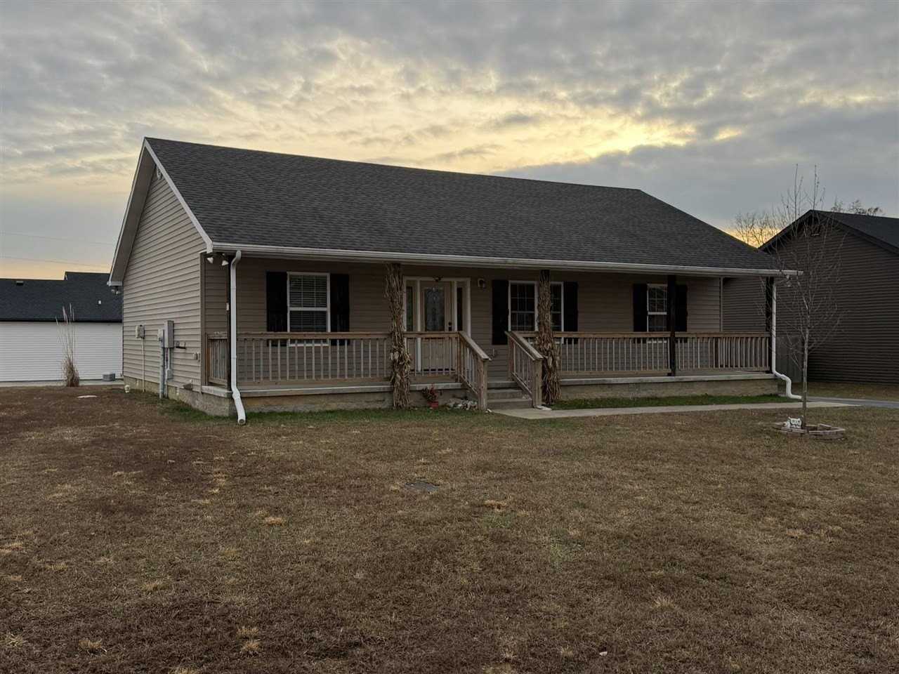 17 Christopher Ave - Photo 3 of 22