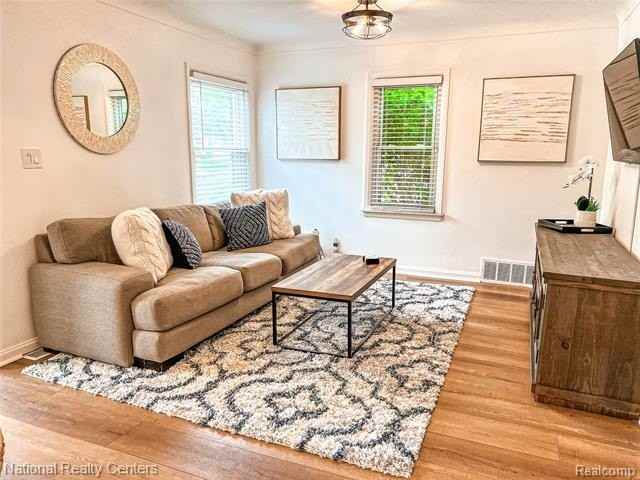 2108 N Wilson Ave - Photo 4 of 20