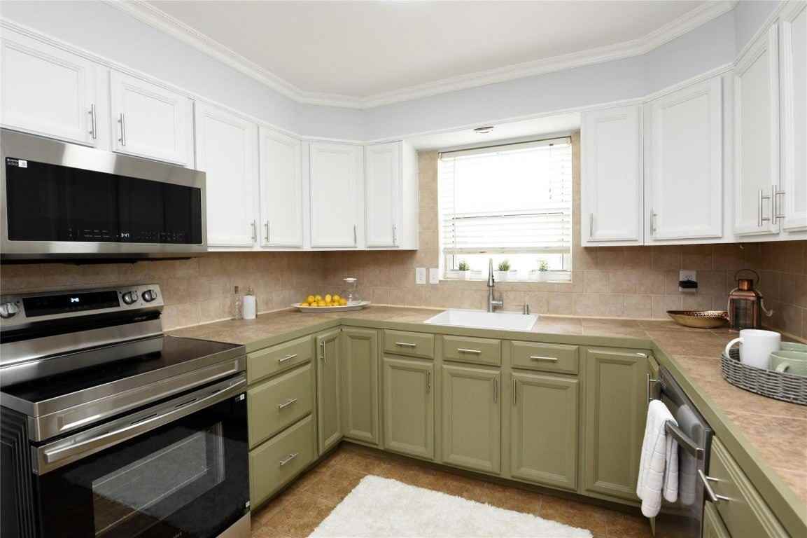 1010 Se 15th St - Photo 4 of 21