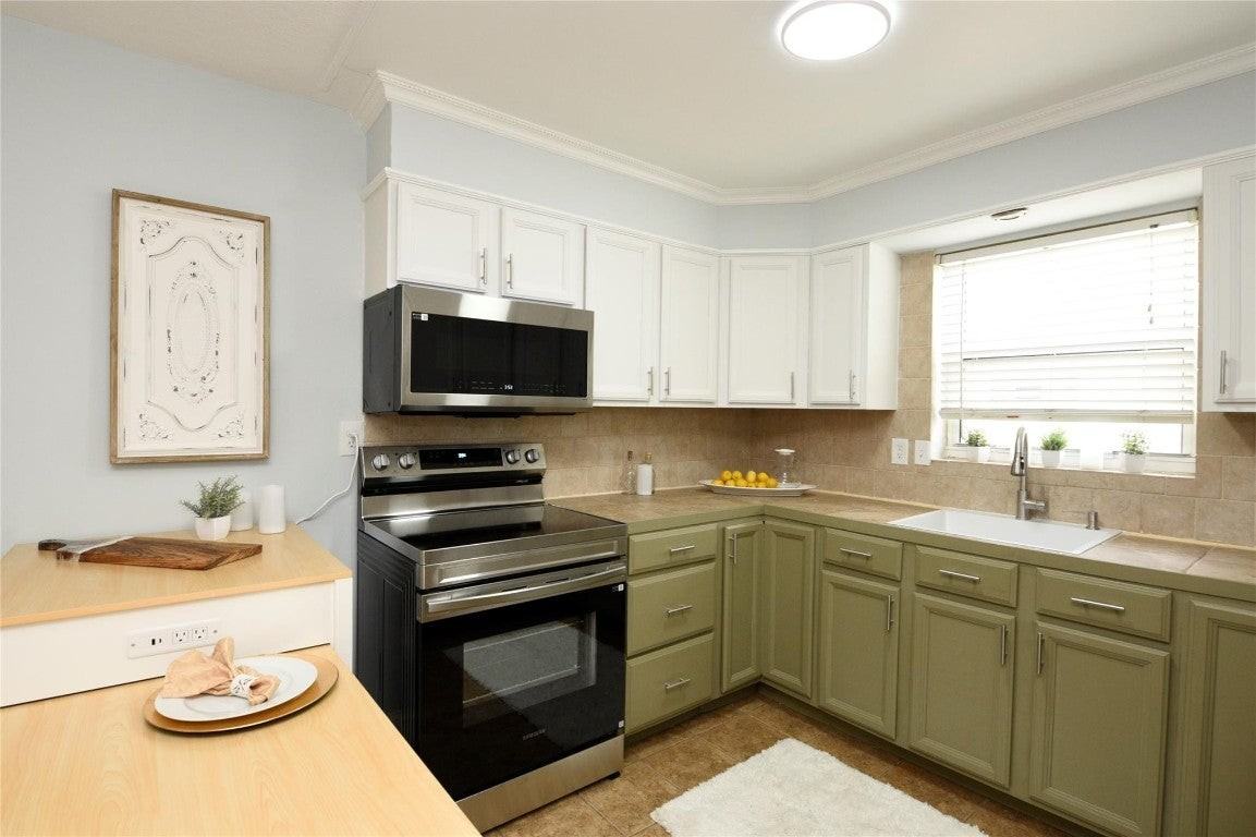 1010 Se 15th St - Photo 5 of 21