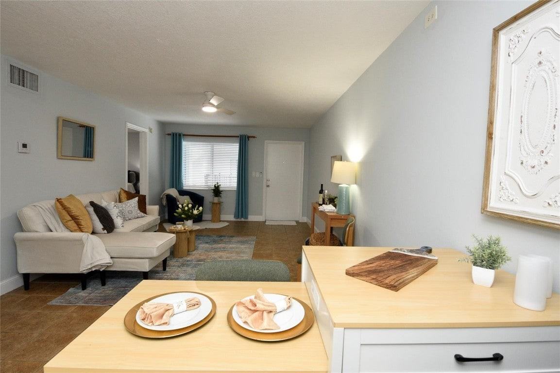 1010 Se 15th St - Photo 6 of 21