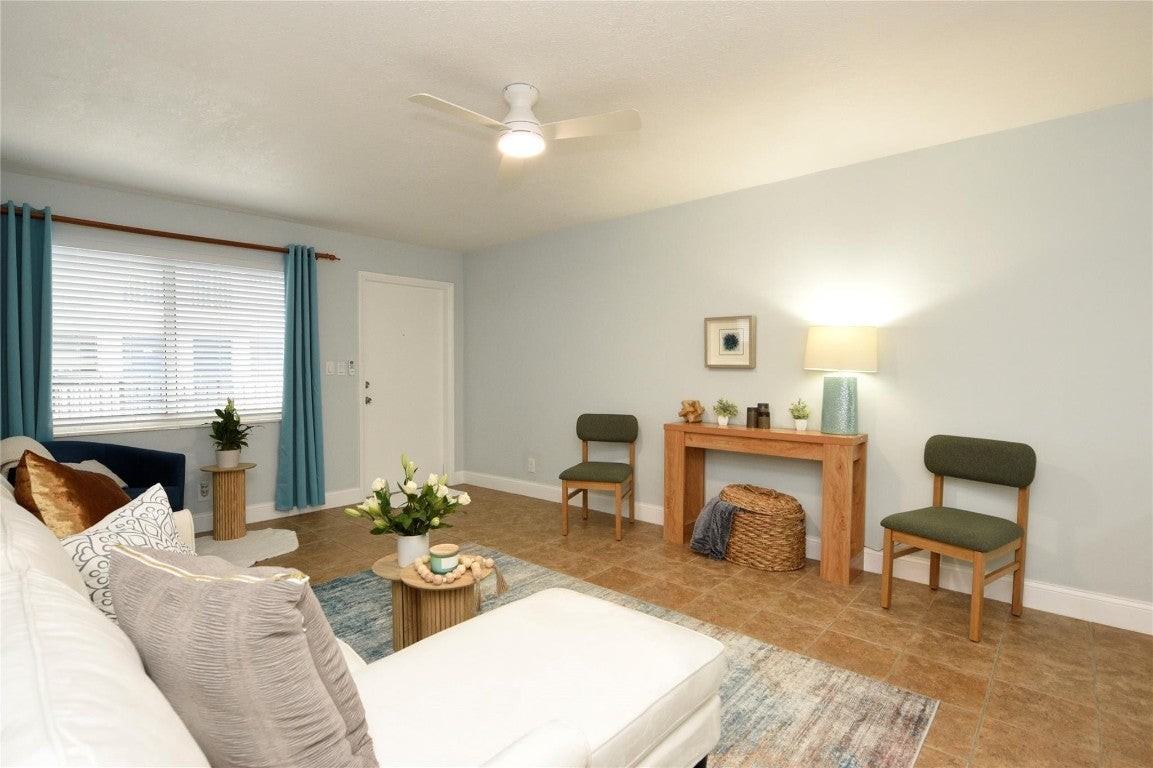 1010 Se 15th St - Photo 7 of 21