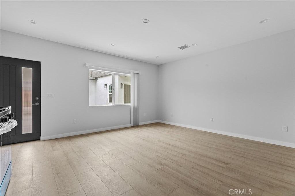 6923 Bluebell Ave - Photo 3 of 13