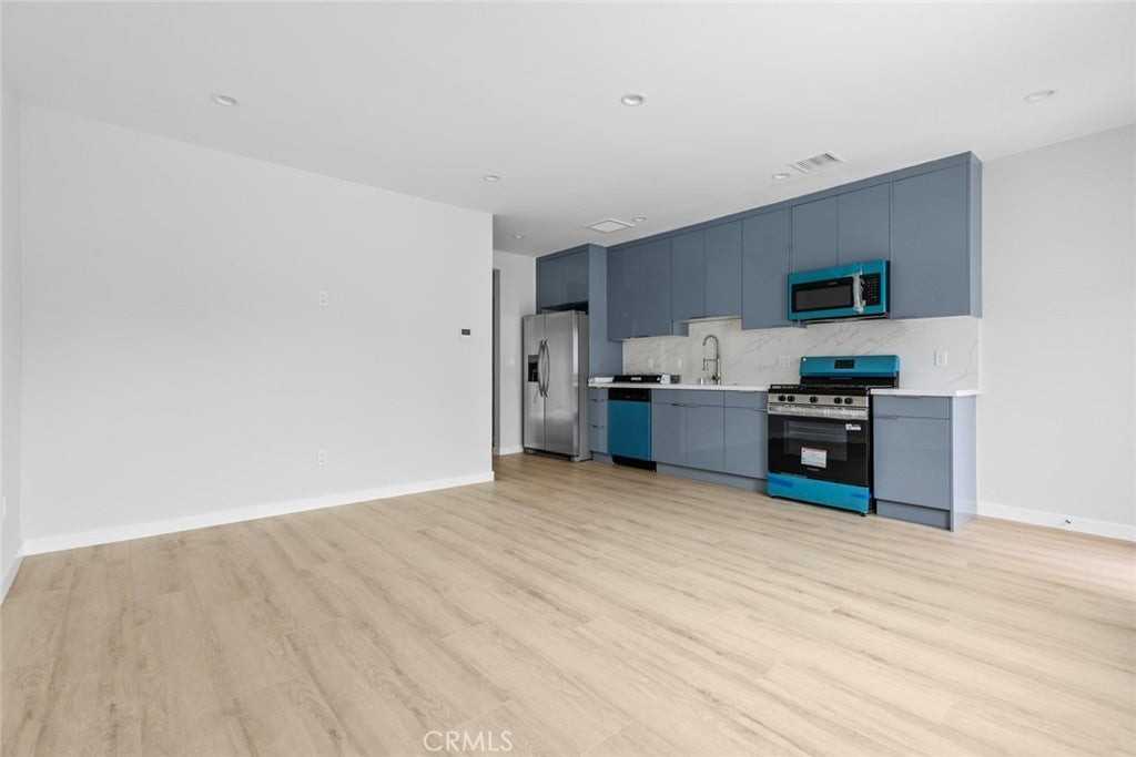 6923 Bluebell Ave - Photo 6 of 13