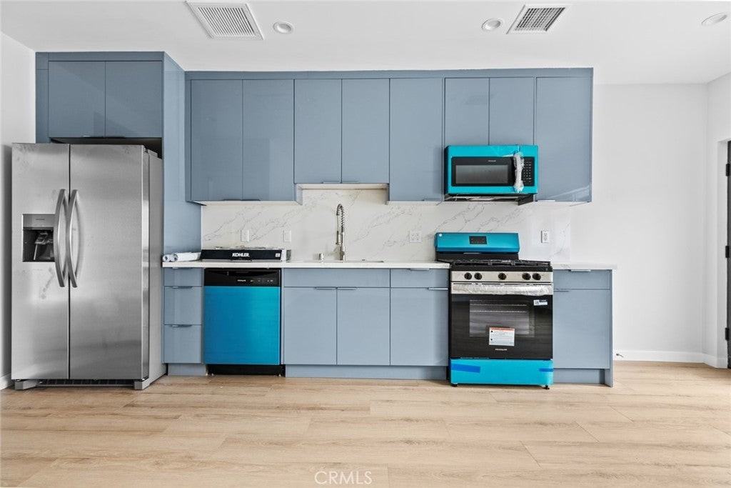 6923 Bluebell Ave - Photo 7 of 13