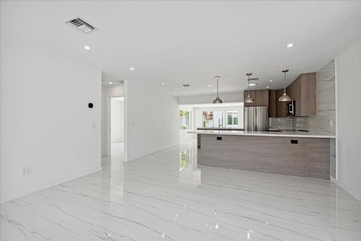 2201-1 NE 9th Avenue #1 - Photo 5 of 21