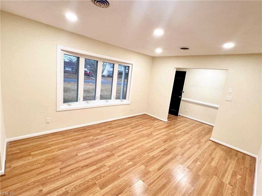 209 Green Springs Ct - Photo 5 of 29