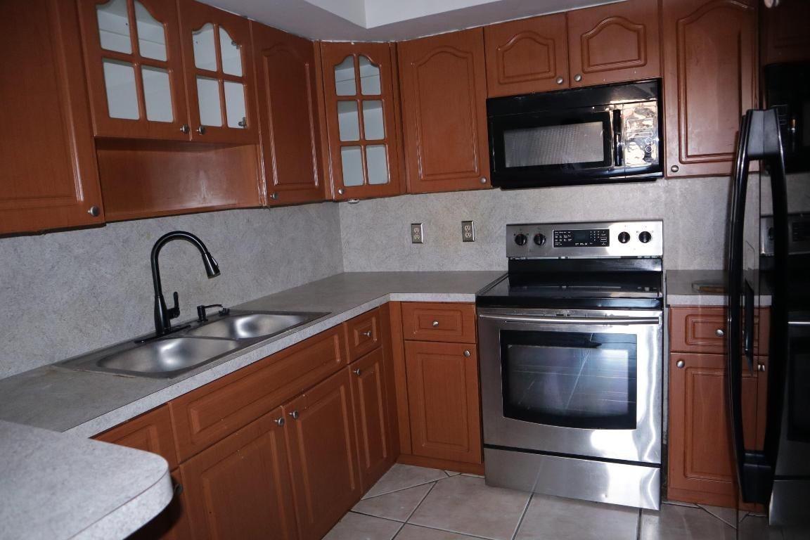 6190 Seven Springs Blvd - Photo 7 of 33