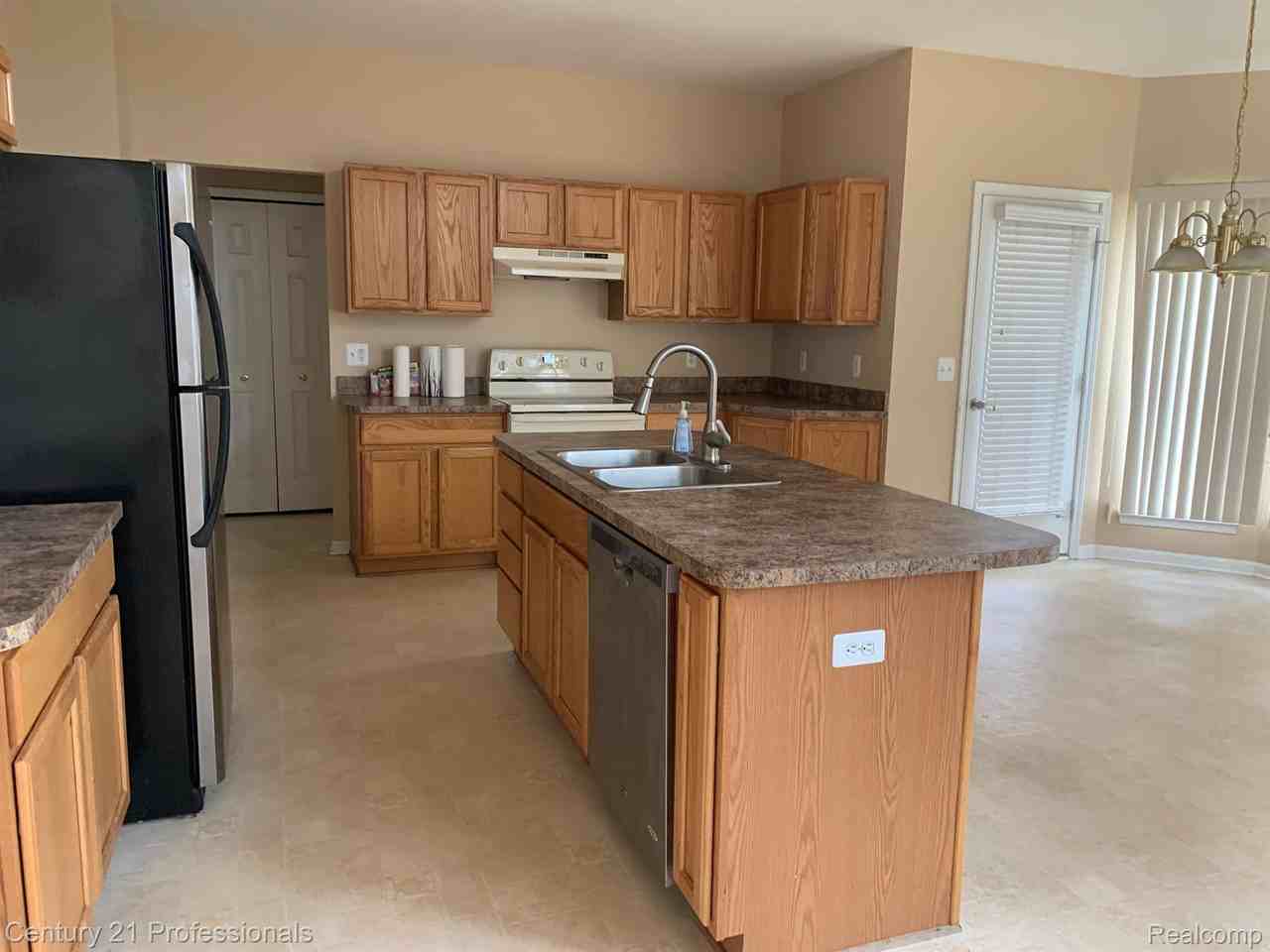 15140 Rivercrest Dr - Photo 4 of 18