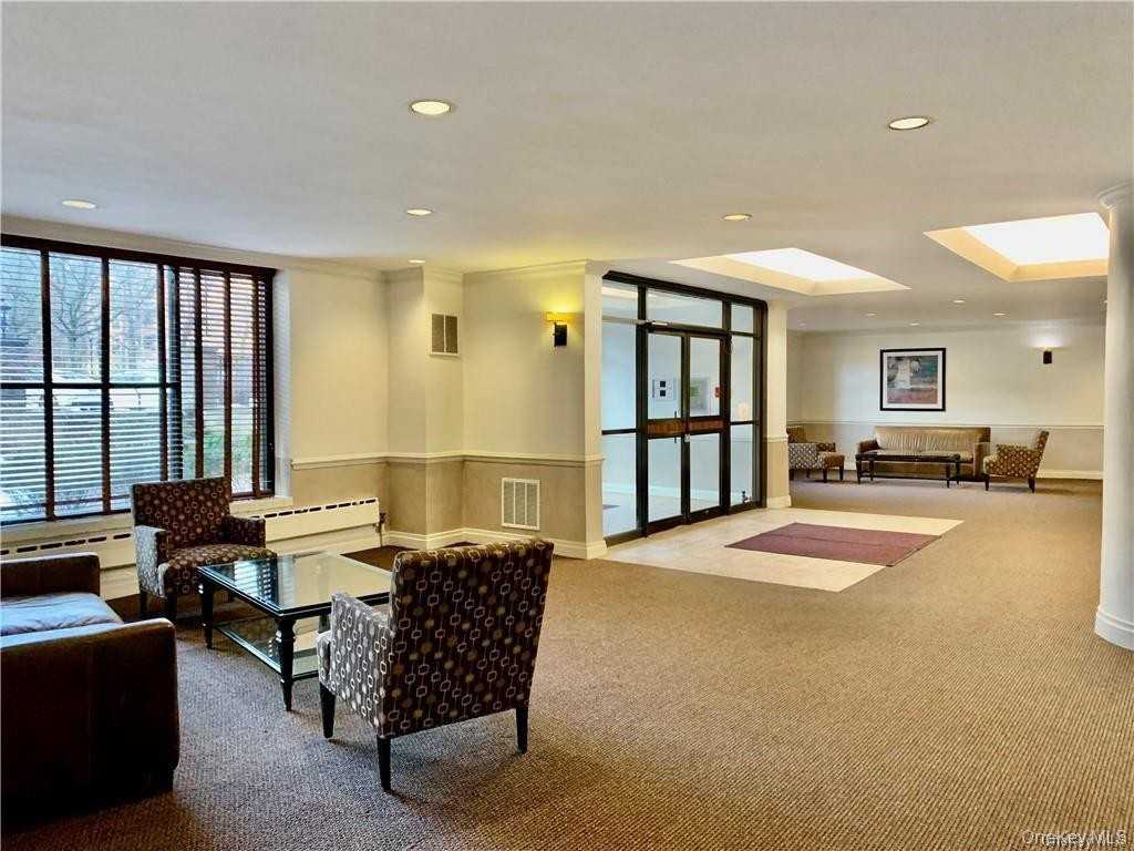 1 Vincent Rd - Photo 4 of 31