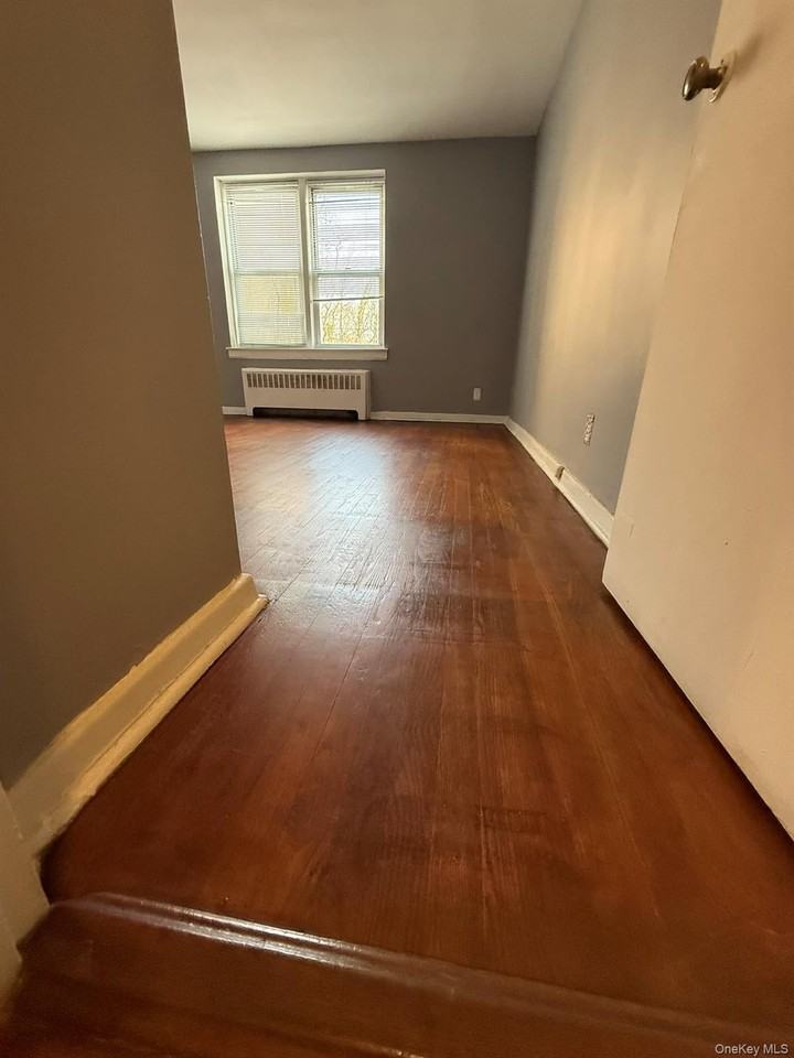 1 Vincent Rd - Photo 6 of 31