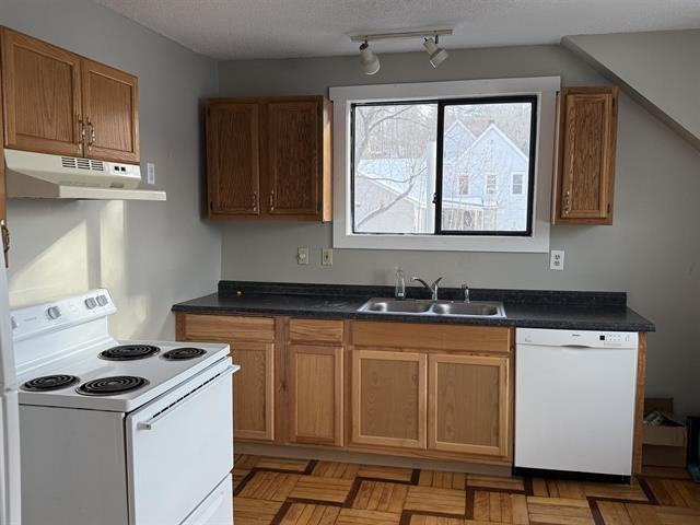 60 Elkins St - Photo 2 of 17