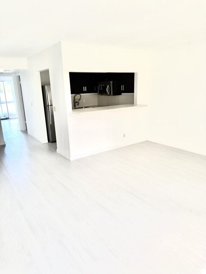 319 Newport V #319 - Photo 6 of 16