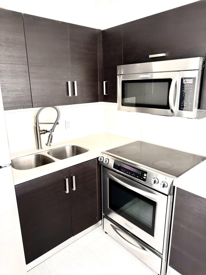 319 Newport V #319 - Photo 7 of 16