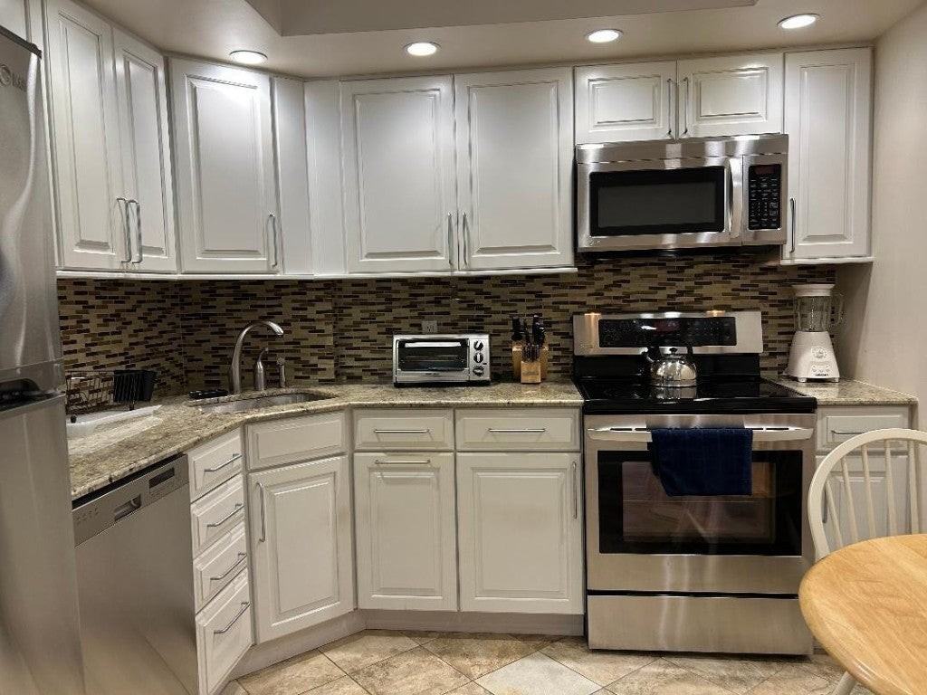 2000 S Ocean Blvd - Photo 4 of 29