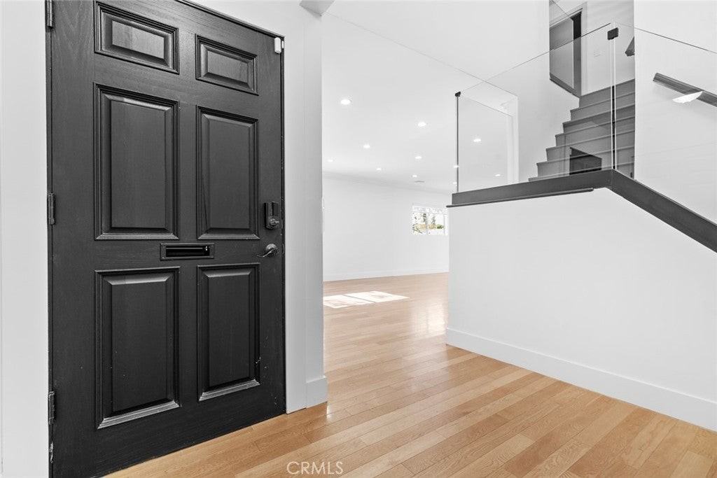 11001 Collett Ave - Photo 6 of 44