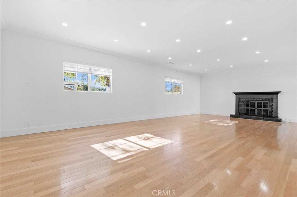 11001 Collett Ave - Photo 7 of 44