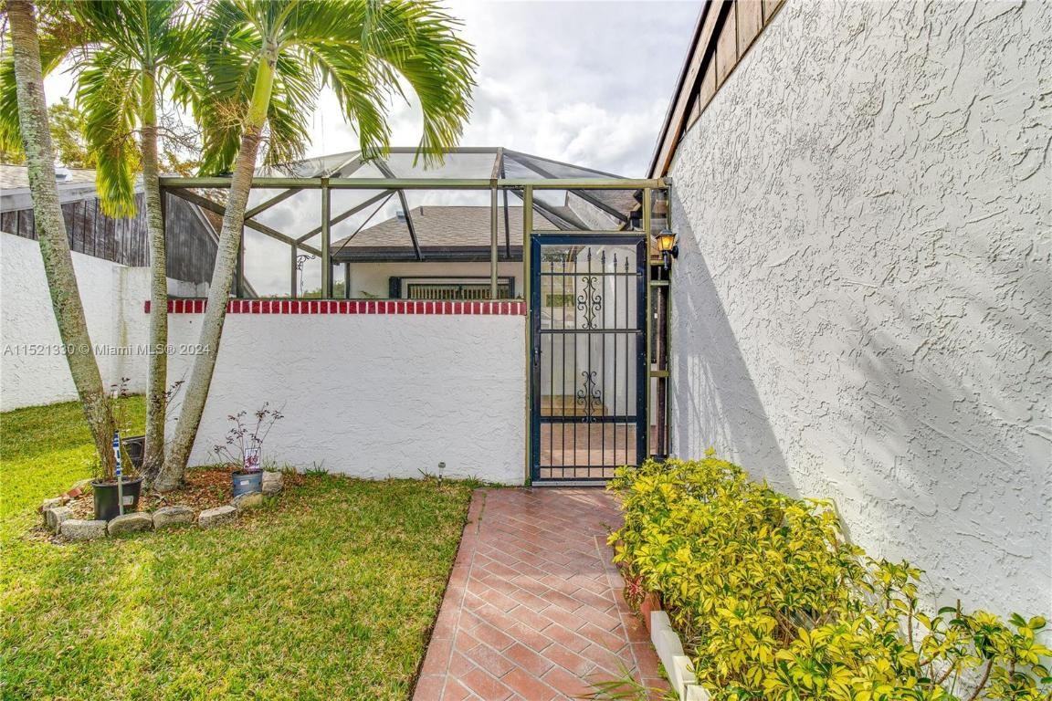 6343 Pinehurst Cir W - Photo 2 of 14