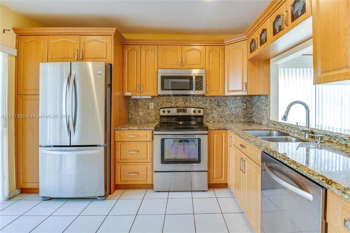 6343 Pinehurst Cir W - Photo 5 of 14