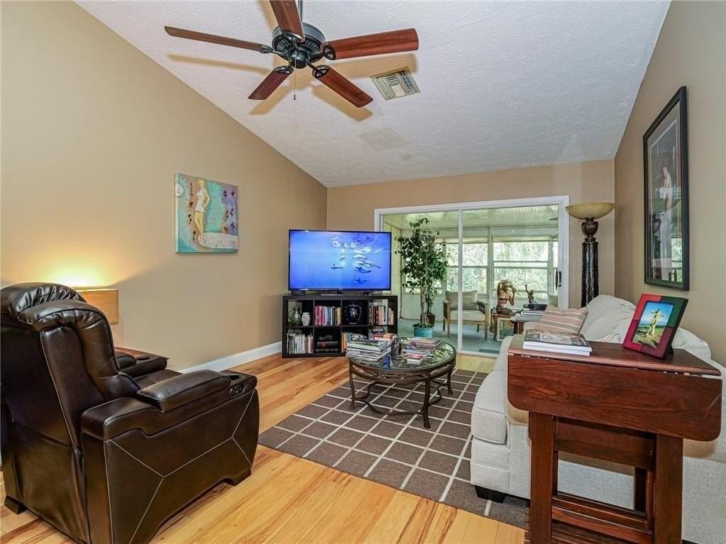 1877 Sixty Oaks Ln - Photo 4 of 23