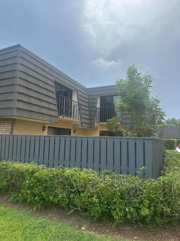 1014 10th Way - Photo 2 of 38