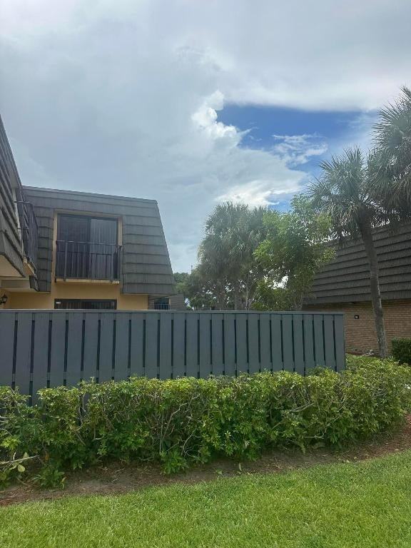 1014 10th Way - Photo 3 of 38