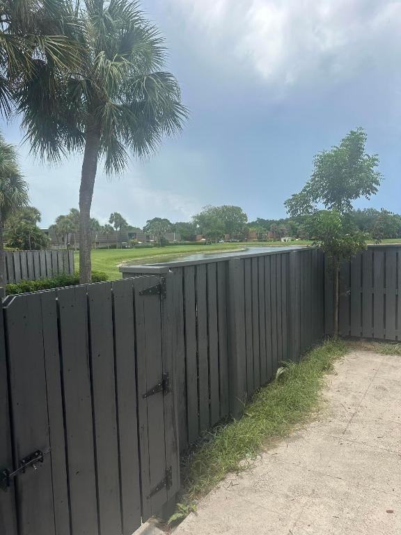 1014 10th Way - Photo 4 of 38