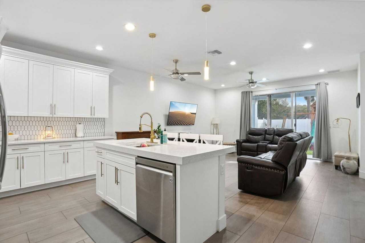 6944 2nd St - Photo 2 of 26