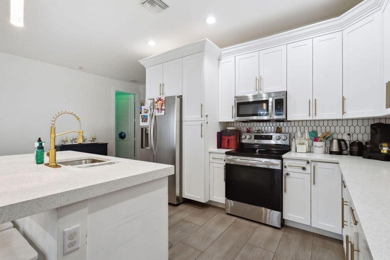 6944 2nd St - Photo 4 of 26