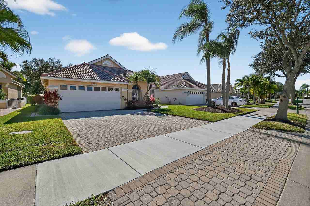 408 Sw Horseshoe Bay - Photo 4 of 50