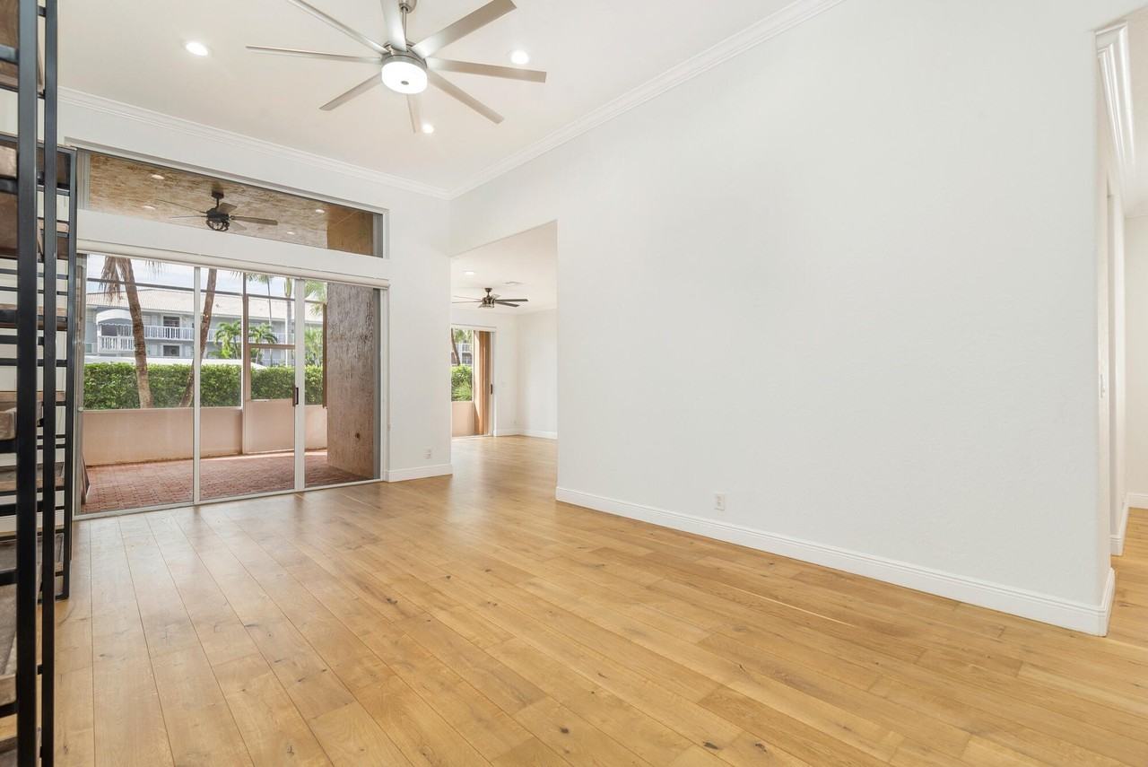 248 Palm Cir - Photo 7 of 35