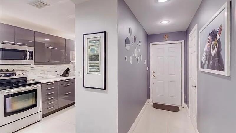 1101 Ne 6th St #C - Photo 3 of 25