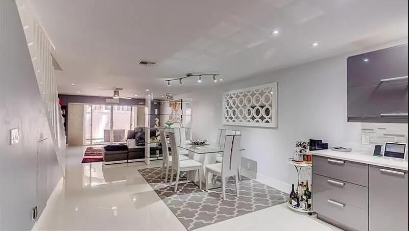 1101 Ne 6th St #C - Photo 4 of 25