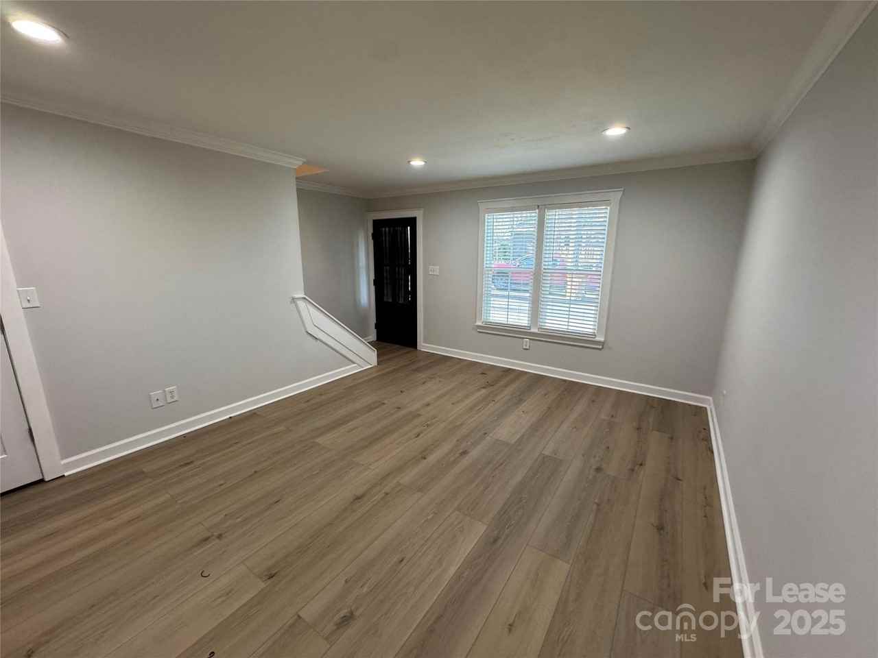 824 N Flint St - Photo 4 of 17