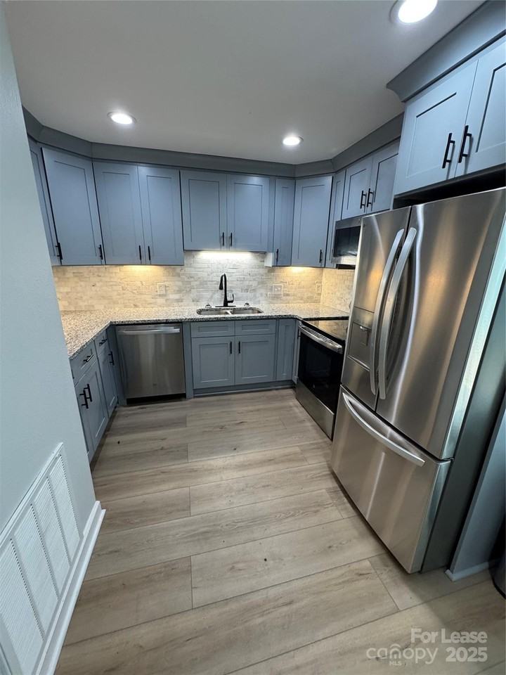 824 N Flint St - Photo 6 of 17