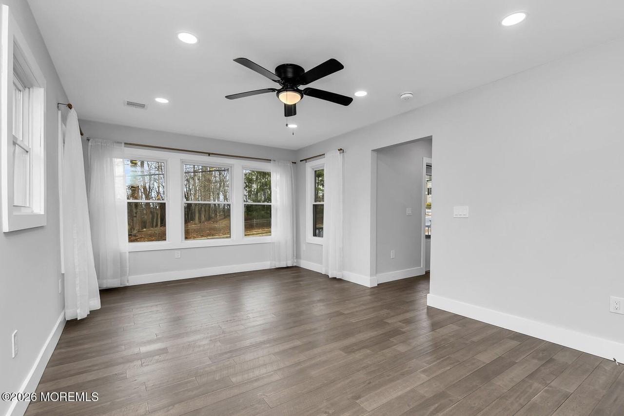 91 Locust Ave - Photo 4 of 25