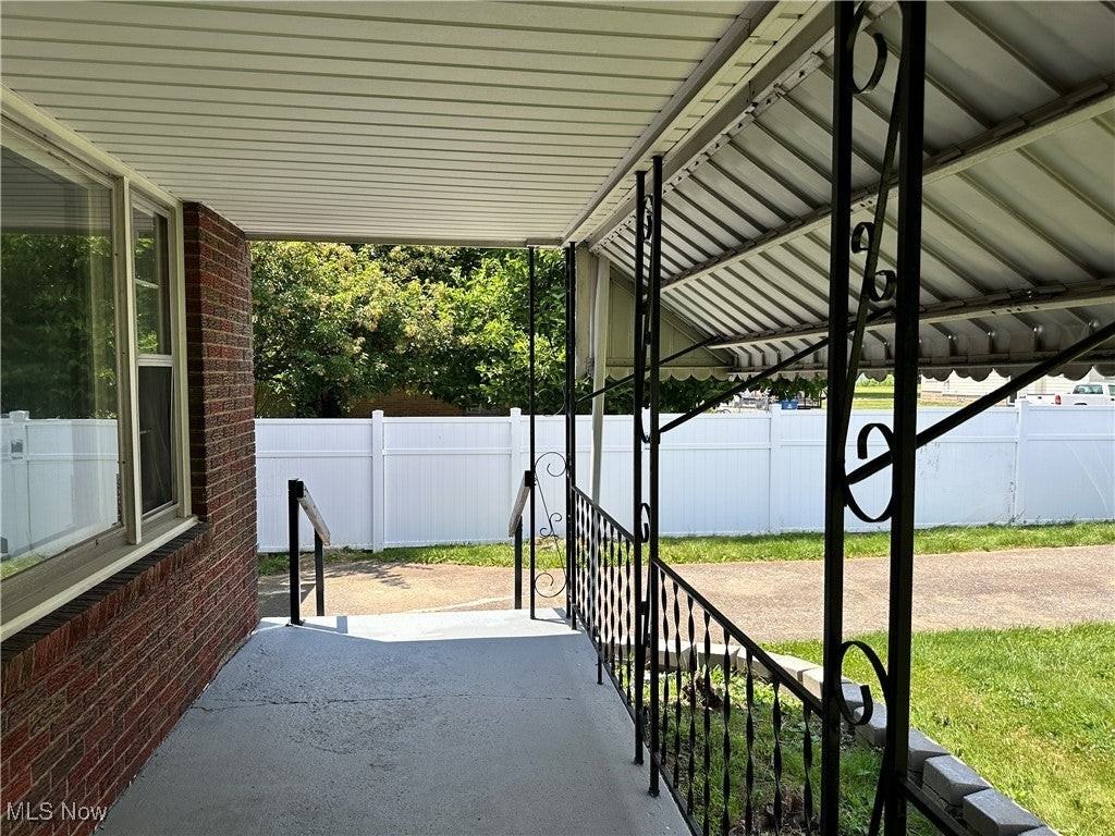 301 Park Dr - Photo 2 of 27