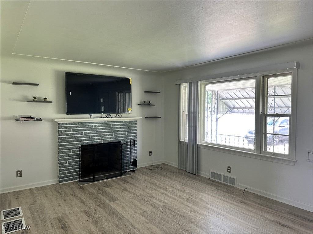 301 Park Dr - Photo 6 of 27