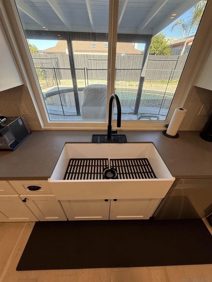 3412 Conrad Ave - Photo 7 of 26